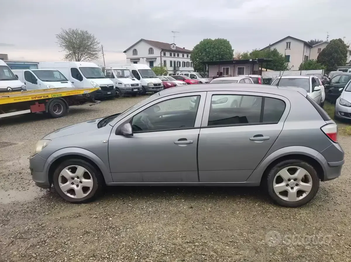 Usata Opel Astra GTC Enjoy 90 CV (66 kW) 2006 Blu Berlina
