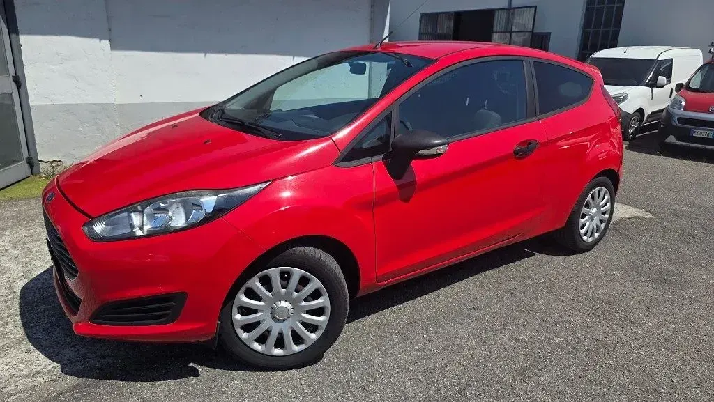 Usata Ford Fiesta 75 CV (55 kW) 2014 Rosso / pastello Utilitaria