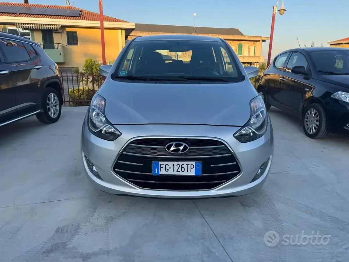 Usata Hyundai ix20 Comfort 88 CV (64 kW) 2016 Grigio Utilitaria