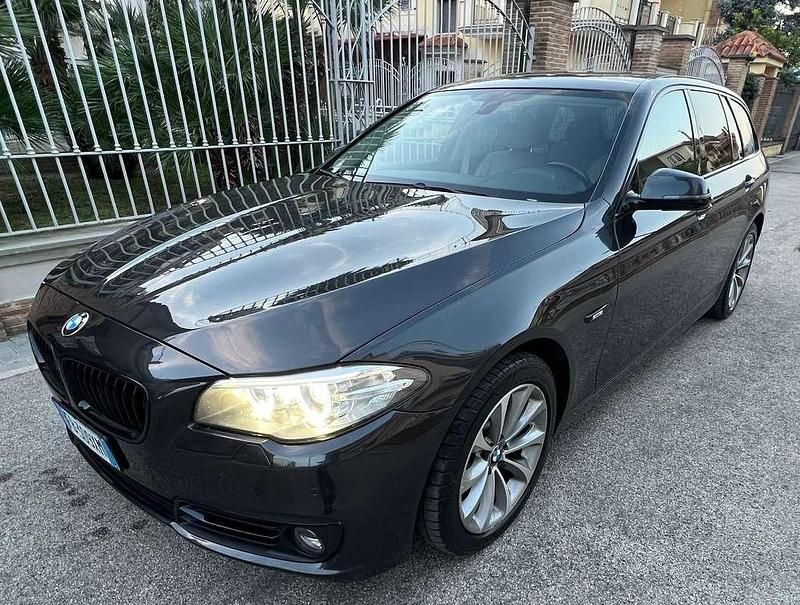 Usata BMW 520 Luxury Line 190 CV (139 kW) 2015 Nero Station wagon