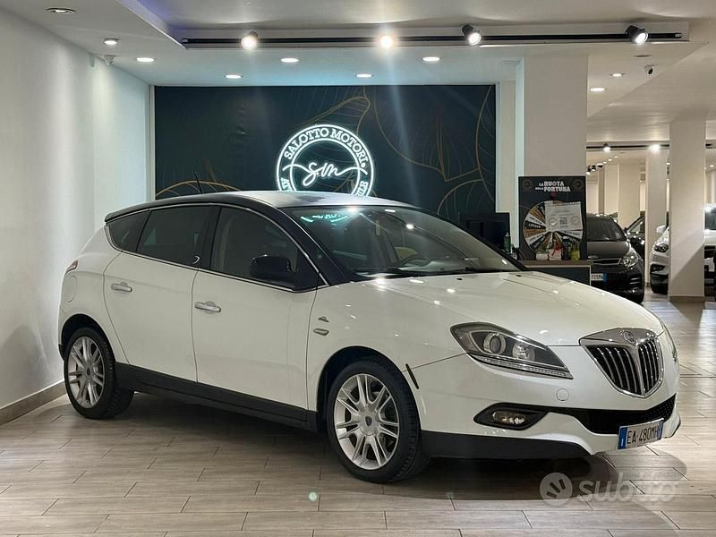 Bianco Usata 2010 Lancia Delta Due volumi | 4900 € (Buon prezzo) - Immagine 1/4