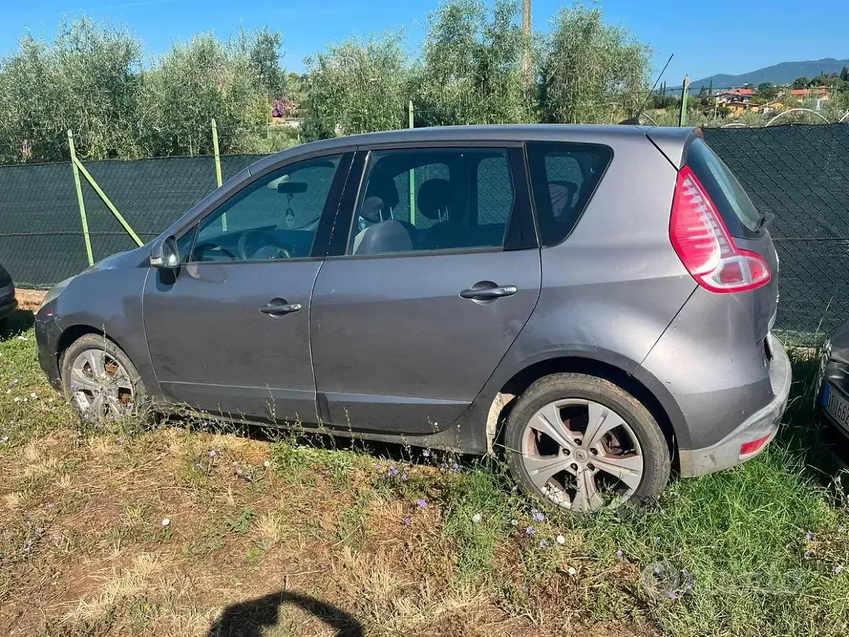 Usata Renault Scénic III 110 CV (80 kW) 2011 Grigio Monovolume