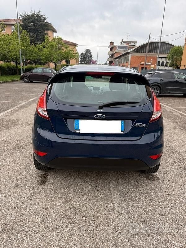 Usata Ford Fiesta 95 CV (69 kW) 2016 Blu Berlina