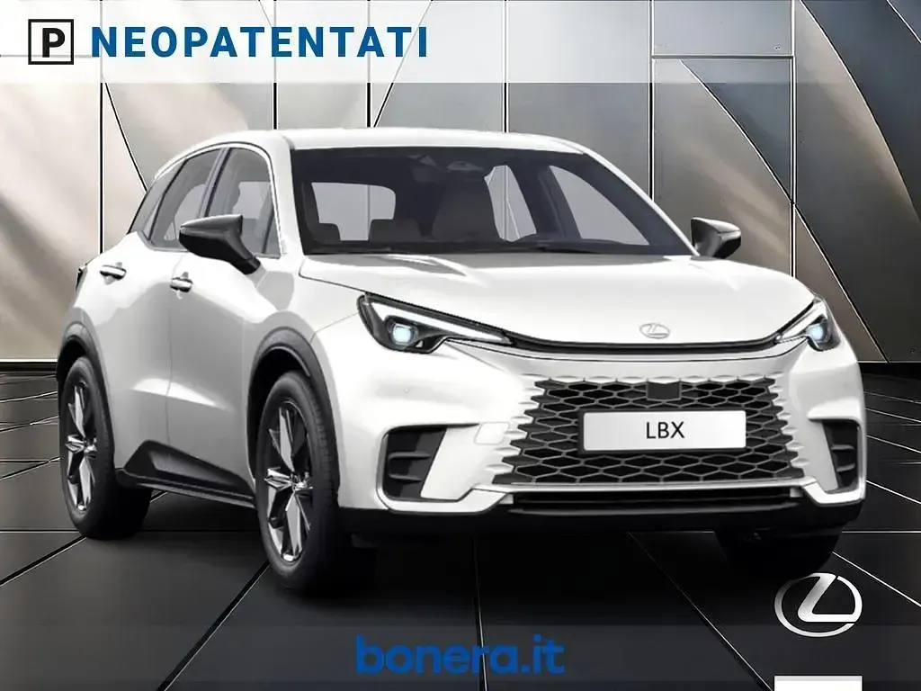 Nuova Lexus LBX 136 CV (100 kW) 2026 Bianco SUV