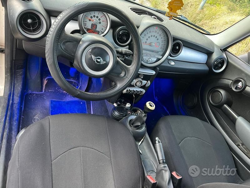 Usata Mini Cooper D 109 CV (80 kW) 2009 Bianco Utilitaria