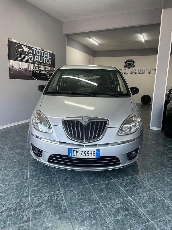 Usata Lancia Musa 95 CV (69 kW) 2012 Argento Monovolume