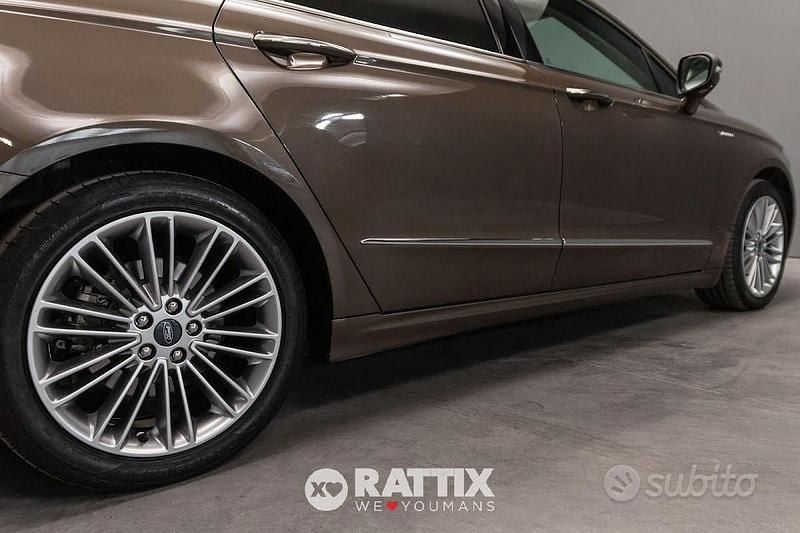 Usata Ford Mondeo Vignale 187 CV (137 kW) 2018 Marrone Berlina
