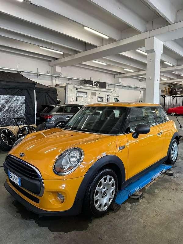 Usata Mini ONE 102 CV (75 kW) 2014 Arancione Utilitaria