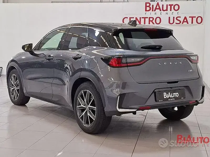 Usata Lexus LBX 91 CV (66 kW) 2025 Grigio SUV