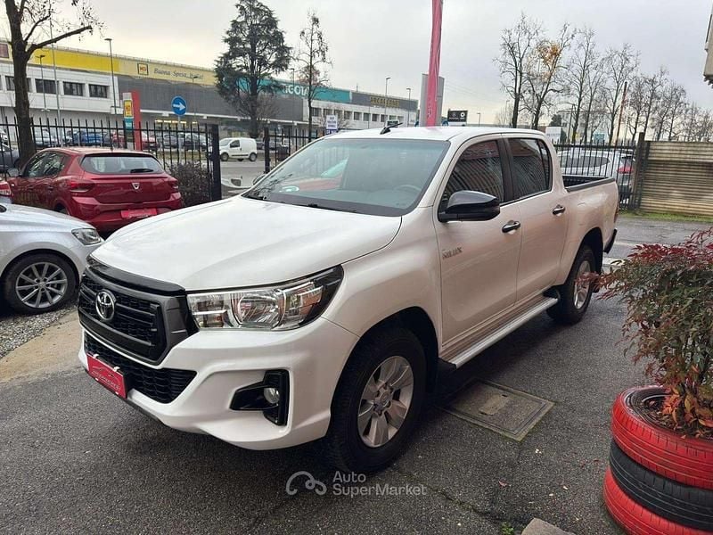Usata Toyota HiLux Lounge 150 CV (110 kW) 2020 Bianco Pick-up