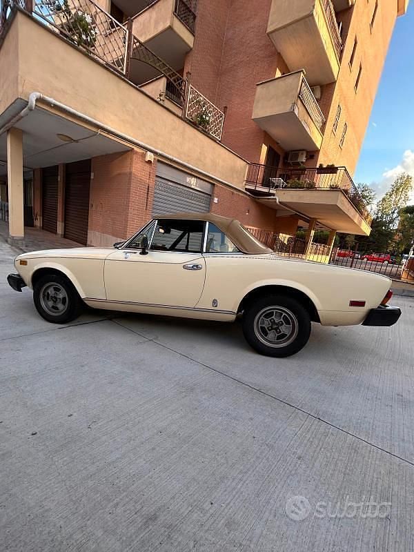 Usata Fiat 124 Spider Sport 102 CV (75 kW) 1981 Beige Cabrio