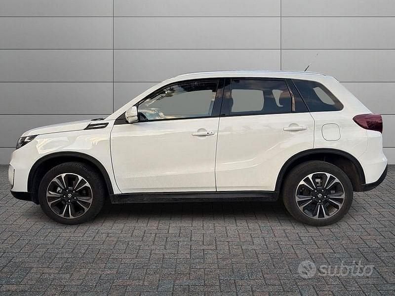 Second-hand Suzuki Vitara 116 CP (85 kW) 2024 Alb SUV