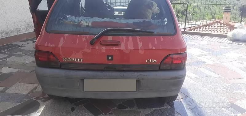 Usata Renault Clio 58 CV (42 kW) 1997 Rosso Utilitaria