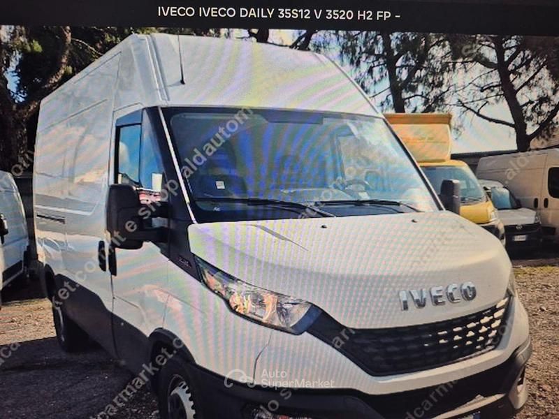 Usata Iveco Daily 116 CV (85 kW) 2020 Bianco Berlina