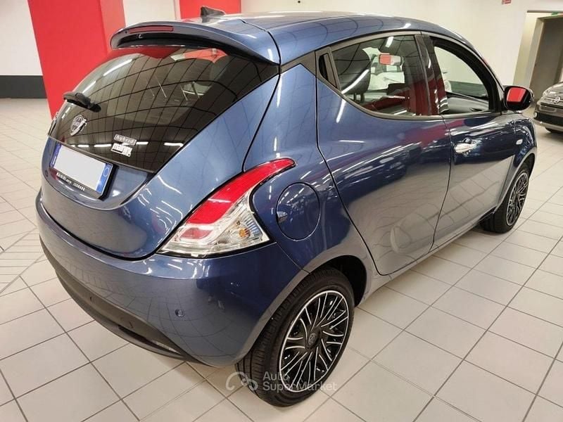 Usata Lancia Ypsilon Gold 69 CV (50 kW) 2022 Blu Utilitaria