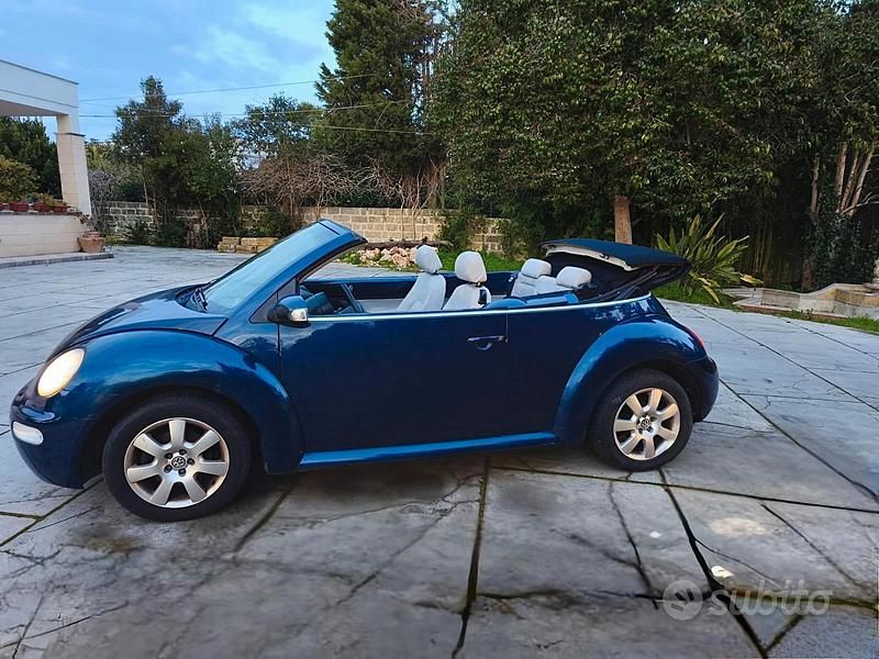 Usata VW New Beetle 105 CV (77 kW) 2005 Blu Utilitaria