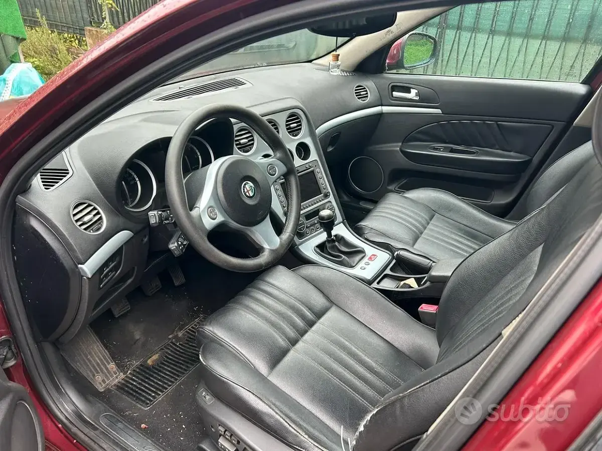 Usata Alfa Romeo 159 200 CV (147 kW) 2006 Rosso Berlina