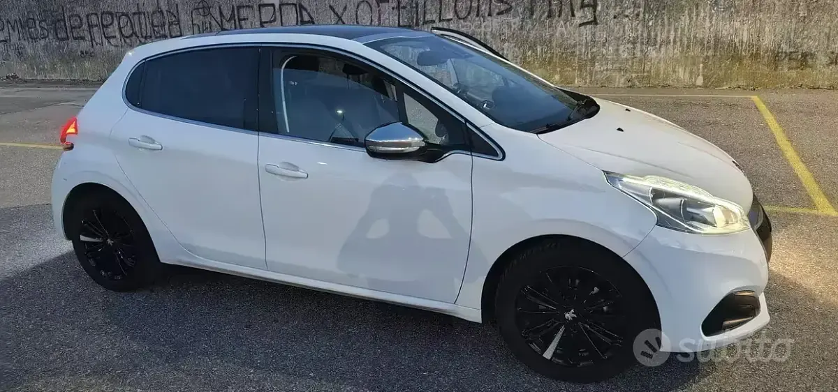 Usata Peugeot 208 82 CV (60 kW) 2017 Bianco Utilitaria
