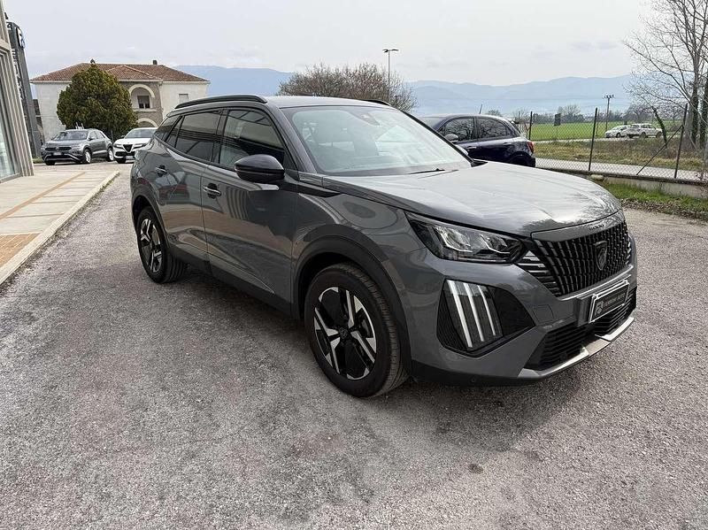 Usado Peugeot 2008 Allure 102 HP (75 kW) 2024 Cinzento SUV