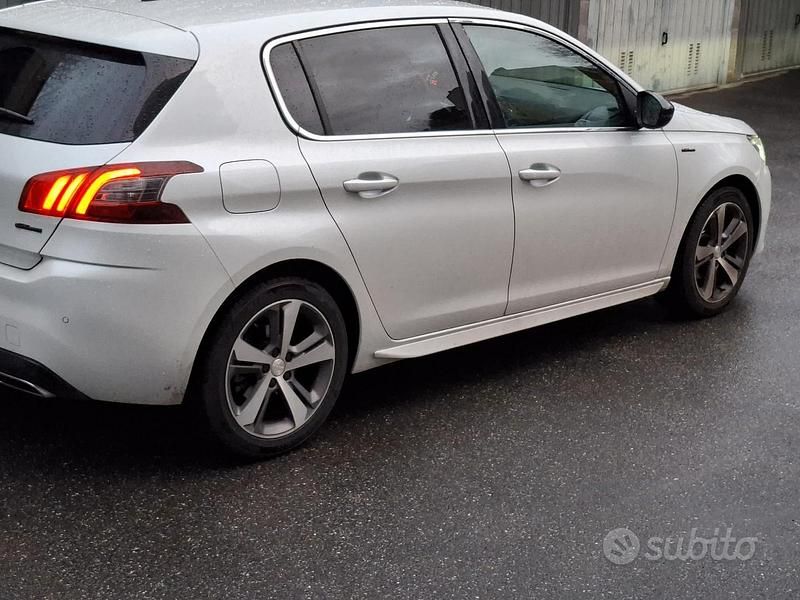 Usata Peugeot 2008 130 CV (95 kW) 2018 Bianco SUV