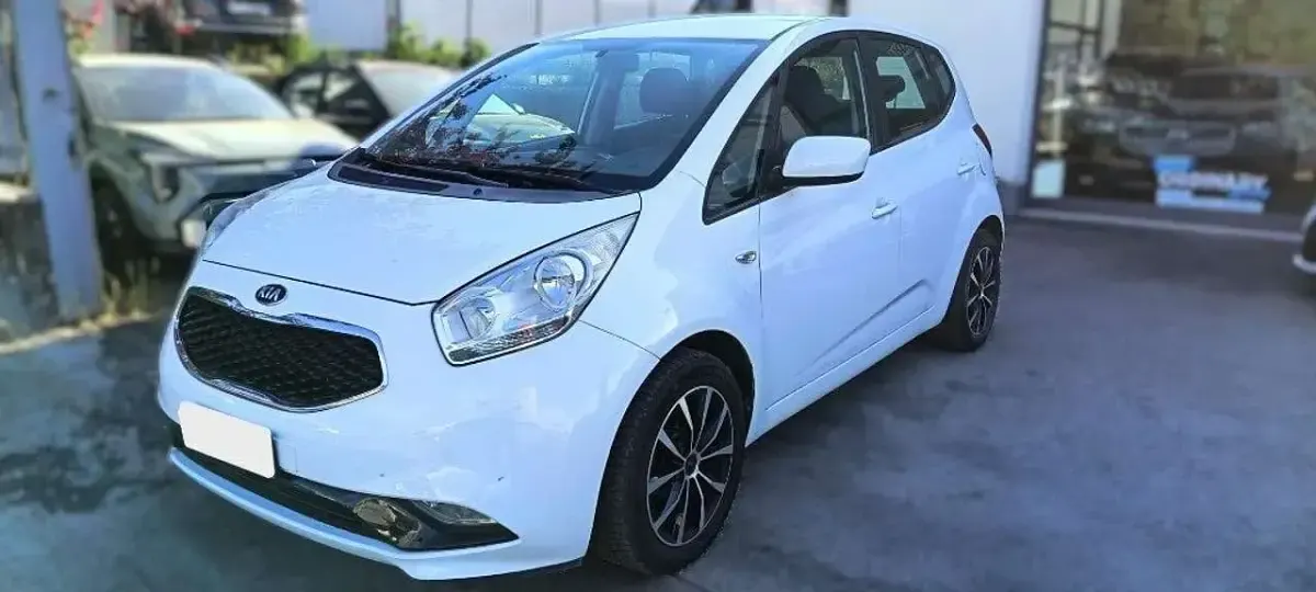 Usata Kia Venga 90 CV (66 kW) 2016 Bianco Utilitaria