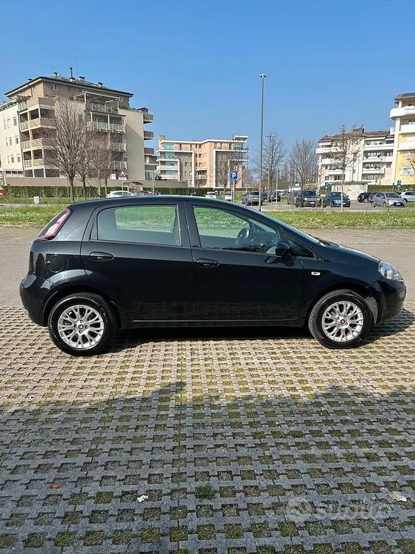 Usata Fiat Punto Evo 78 CV (57 kW) 2011 Nero Utilitaria