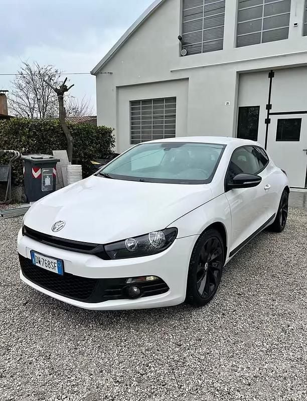 Begagnad VW Scirocco 122 HK (89 kW) 2009 Vit Sportkupé