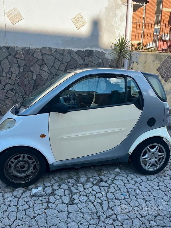 Usata Smart ForTwo Coupé 54 CV (39 kW) 1999 Giallo Coupé