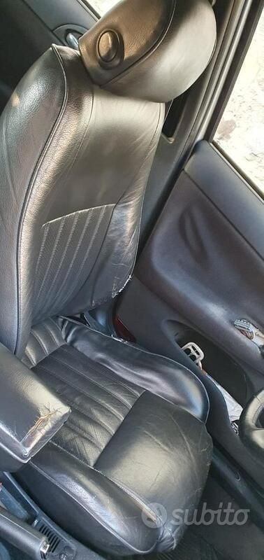 Usata Alfa Romeo 147 116 CV (85 kW) 2002 Grigio Utilitaria