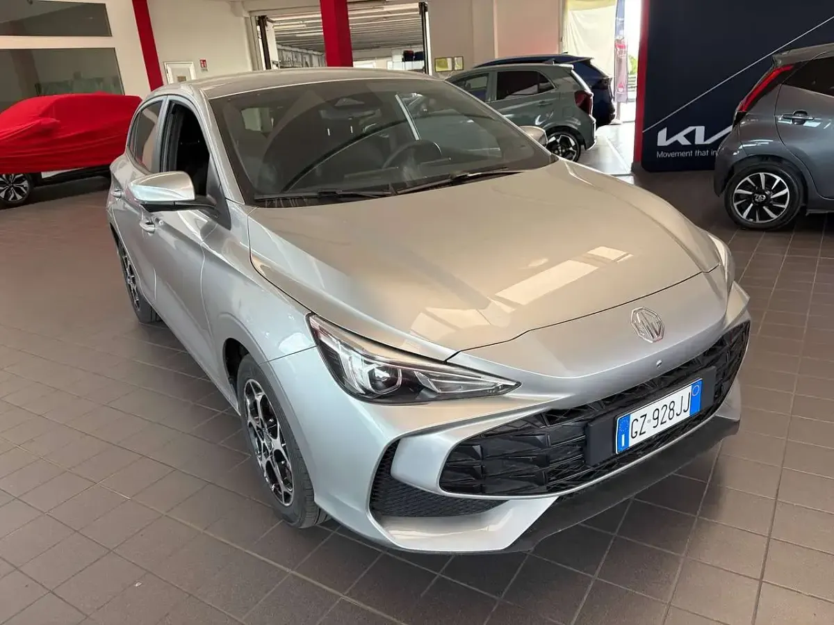Usata MG MG3 Luxury 102 CV (75 kW) 2025 Argento Utilitaria