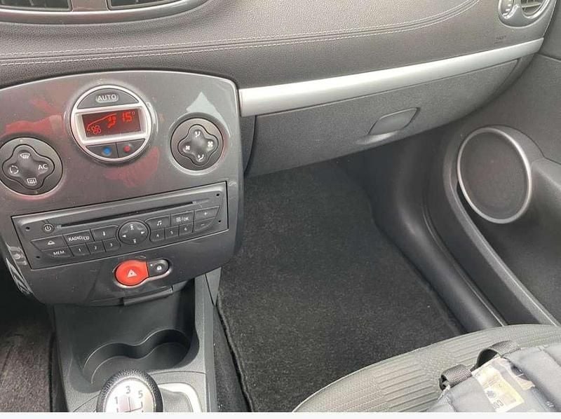 Usata Renault Clio II Dynamique 98 CV (72 kW) 2007 Nero Berlina