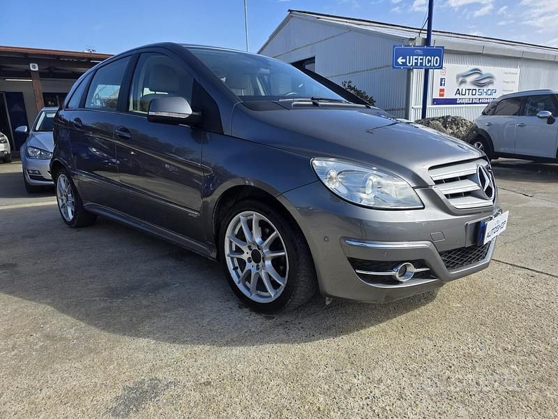 Usata Mercedes B180 108 CV (79 kW) 2009 Grigio Monovolume