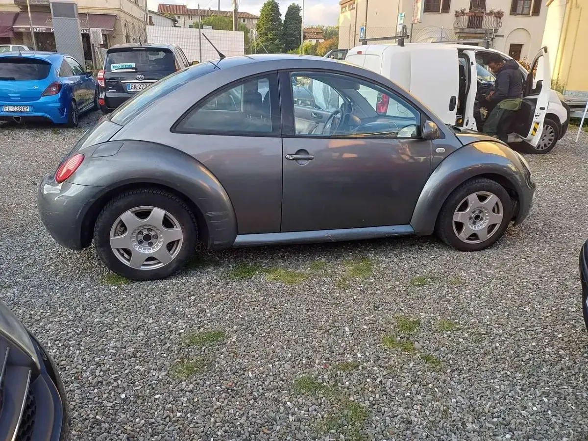 Usata VW New Beetle 90 CV (66 kW) 2002 Grigio Utilitaria