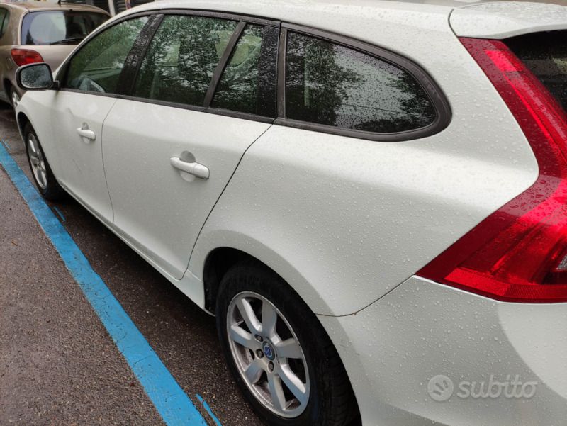 Usata Volvo V60 Kinetic 115 CV (84 kW) 2012 Bianco Station wagon