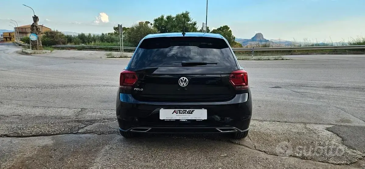 Usata VW Polo R-line 95 CV (69 kW) 2018 Nero Utilitaria