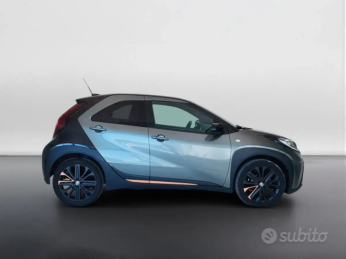 Usata Toyota Aygo X Limited 72 CV (52 kW) 2022 Grigio SUV