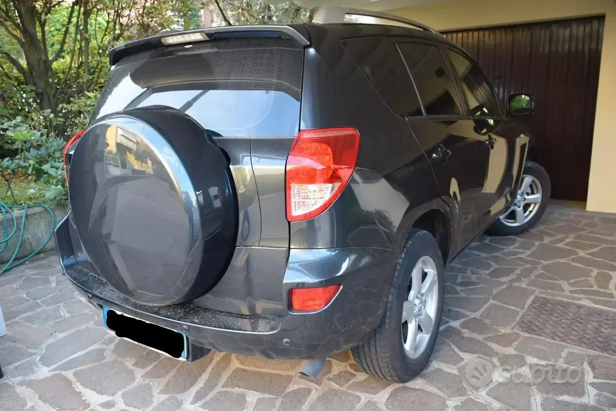 Usata Toyota RAV4 Luxury 150 CV (110 kW) 2007 Nero SUV