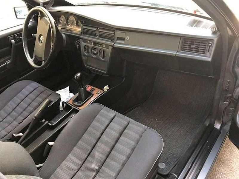 Usata Mercedes 190 109 CV (80 kW) 1991 Marrone Berlina