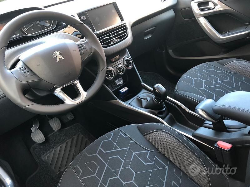 Usata Peugeot 2008 102 CV (75 kW) 2019 Nero SUV