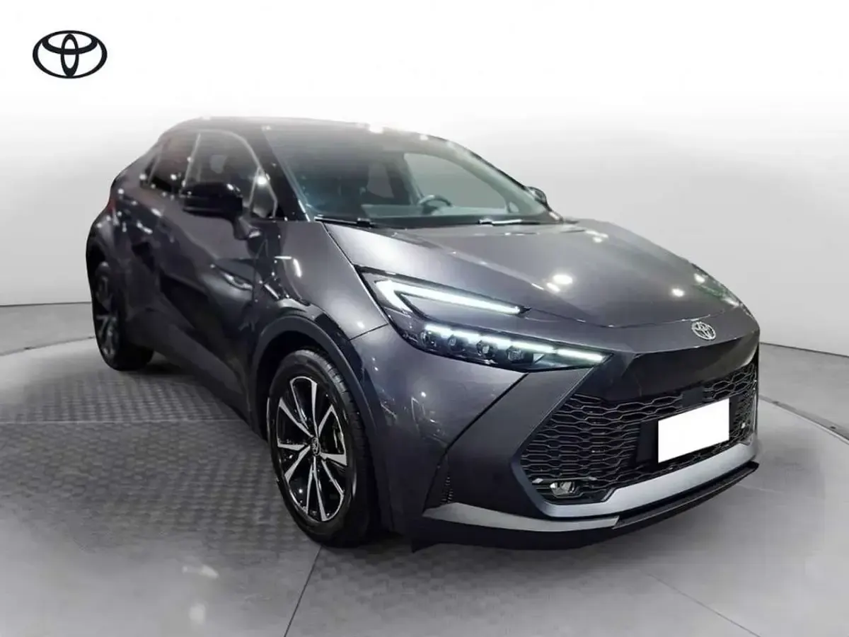 Usata Toyota C-HR Trend 140 CV (102 kW) 2024 Dark grey met SUV