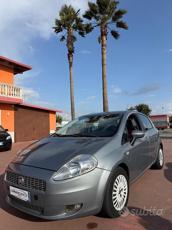 Usata Fiat Grande Punto Emotion 120 CV (88 kW) 2008 Grigio Utilitaria