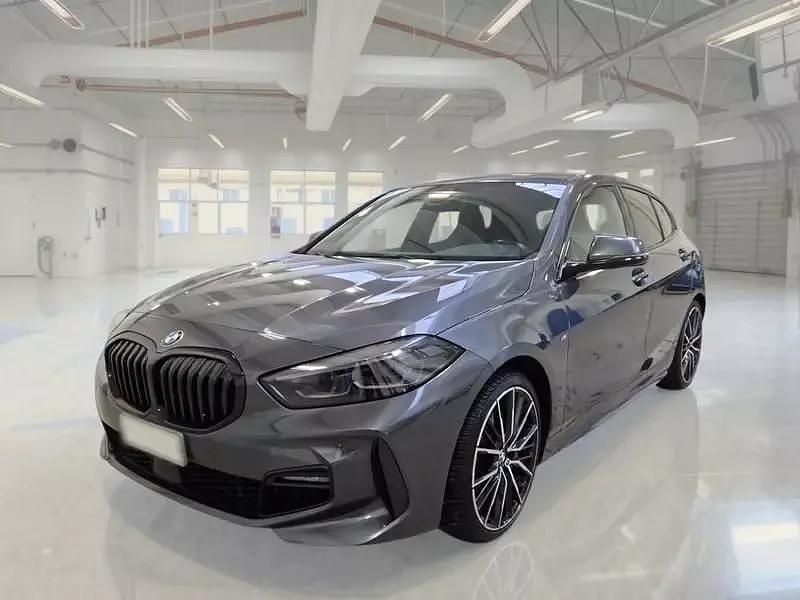 Grigio Usata 2021 BMW 120 M Sport Utilitaria | 31.900 € (Molto cara) - Immagine 1/4