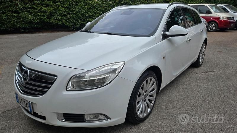 Usata Opel Insignia Cosmo 130 CV (95 kW) 2012 Bianco Station wagon