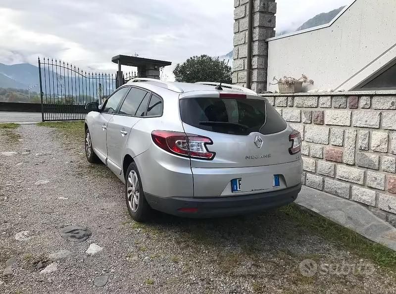 Usata Renault Mégane GrandTour LIMITED 110 CV (80 kW) 2016 Grigio Station wagon