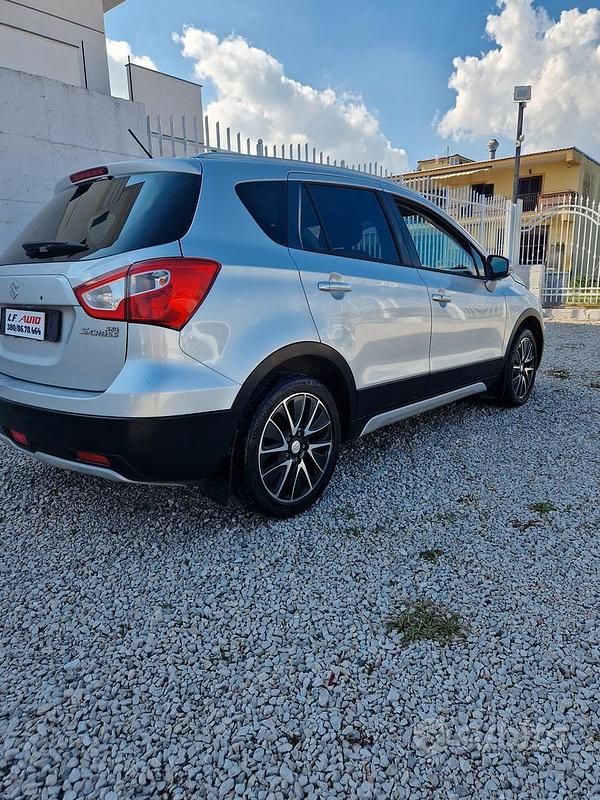 Argento Usata 2014 Suzuki SX4 S-Cross Tre volumi | 3999 € (Buon prezzo) - Immagine 1/4
