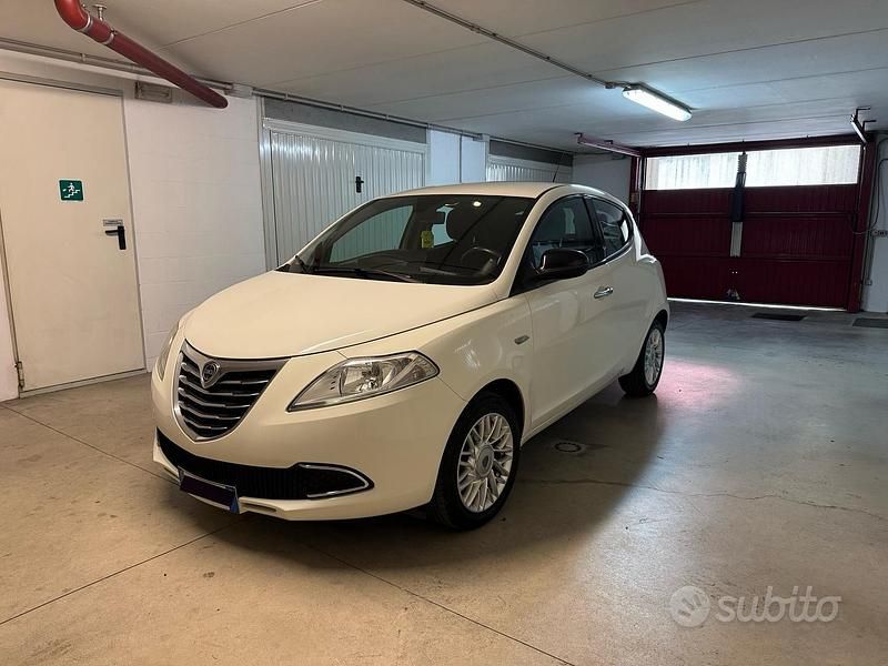 Usata Lancia Ypsilon Gold 69 CV (50 kW) 2015 Bianco Utilitaria