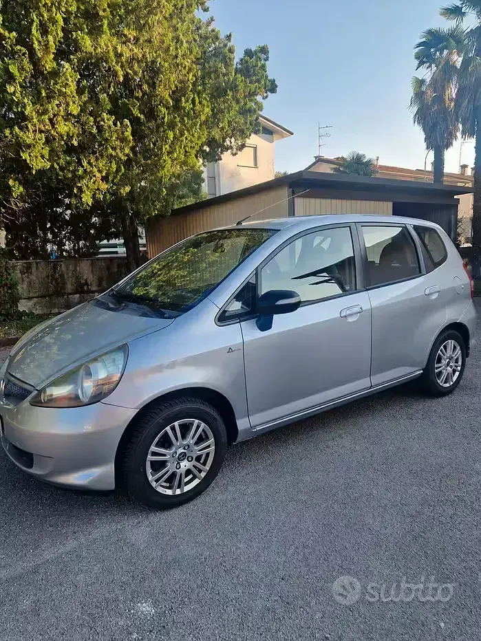 Usata Honda Jazz 83 CV (61 kW) 2005 Grigio Utilitaria