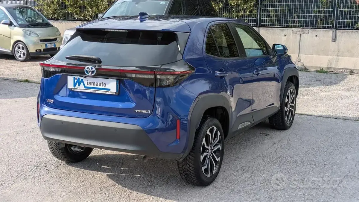Second-hand Toyota Yaris Hybrid Trend 120 CP (88 kW) 2022 Albastru Monovolum