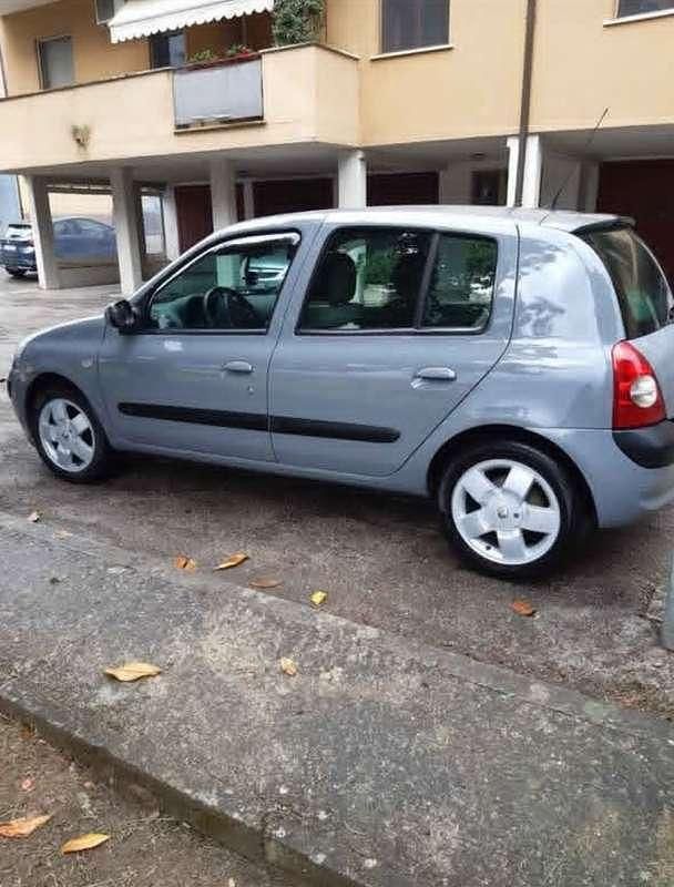 Usata Renault Clio II Dynamique 82 CV (60 kW) 2004 Berlina