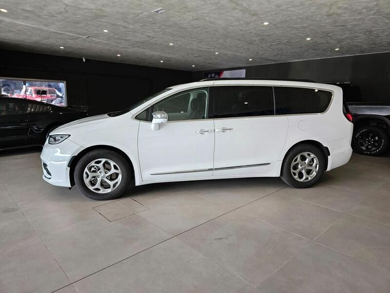 Usata Chrysler Pacifica Limited 291 CV (214 kW) 2022 Bianco pastello SUV